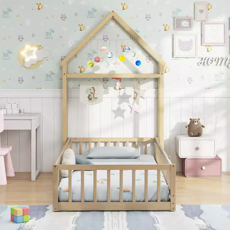 Letto a capanna a pavimento, misura twin, con testiera a forma di casetta e appendiabiti, senza doghe, grigio/beige/rosa/bianco