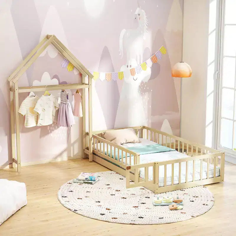 Letto a capanna a pavimento, misura twin, con testiera a forma di casetta e appendiabiti, senza doghe, grigio/beige/rosa/bianco