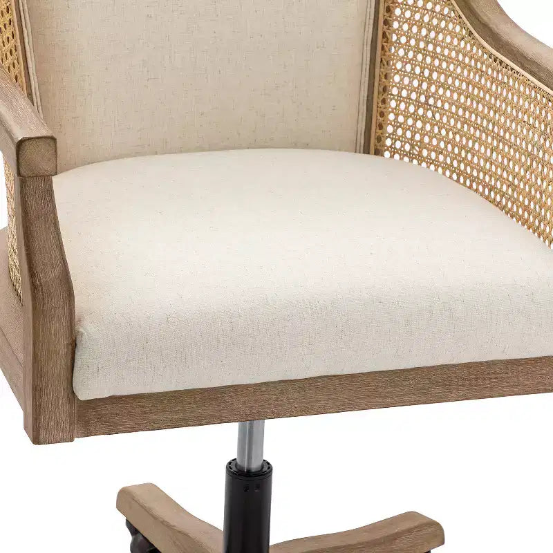 Sedia da lavoro girevole con braccioli in rattan e cuscino in misto lino naturale e schiuma | ARTFUL LIVING DESIGN