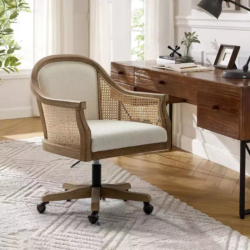 Sedia da lavoro girevole con braccioli in rattan e cuscino in misto lino naturale e schiuma | ARTFUL LIVING DESIGN